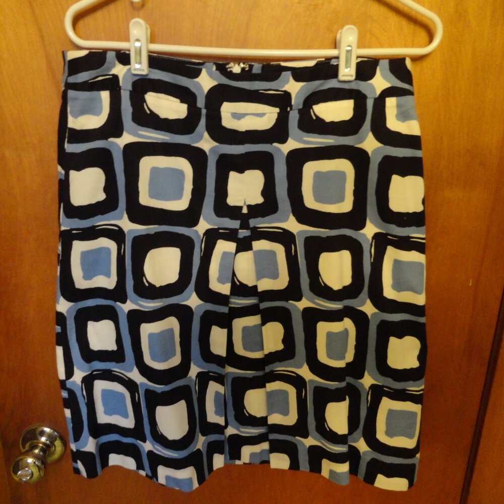 Banana Republic 100% cotton size 10 skirt 22" long 33" waist blue geometric